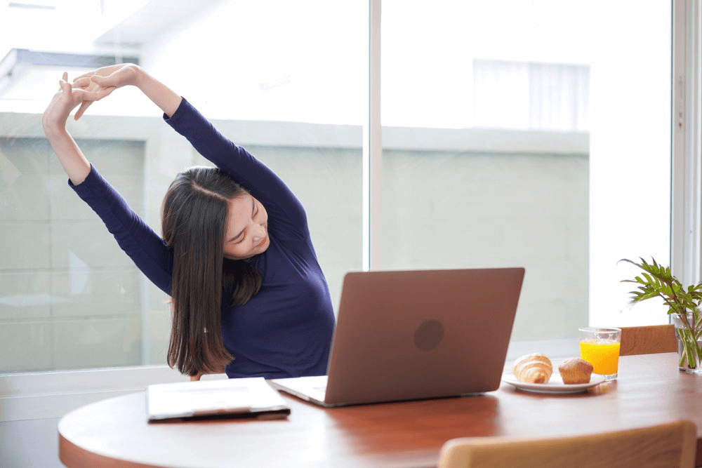 Pola Hidup Sehat untuk Anda yang Sering Duduk Seharian di Kantor